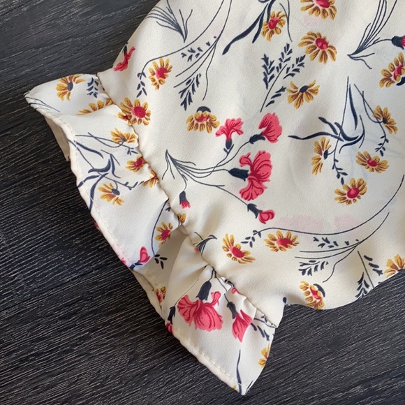 Brand new!   Floral blouse - Picture 4 of 8